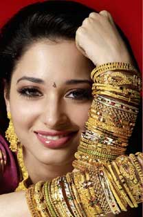 tamanna,gold shop,white and gold,heroine tamanna  బంగారు తమన్నా!